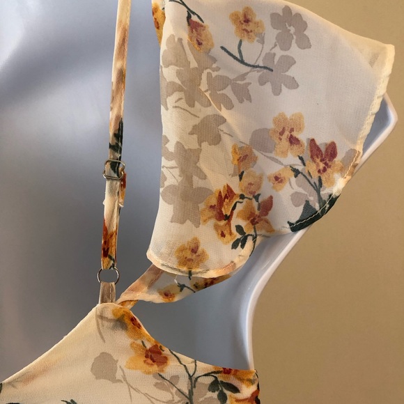 Light and airy summer Floral maxi dress. Marked Size Medium - Picture 8 of 9